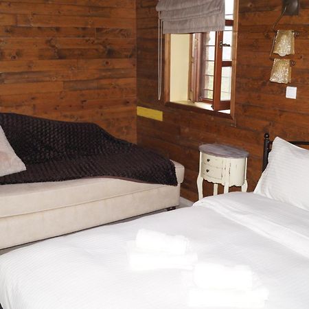 Ikojenia Traditional Lodge 帕皮康 外观 照片