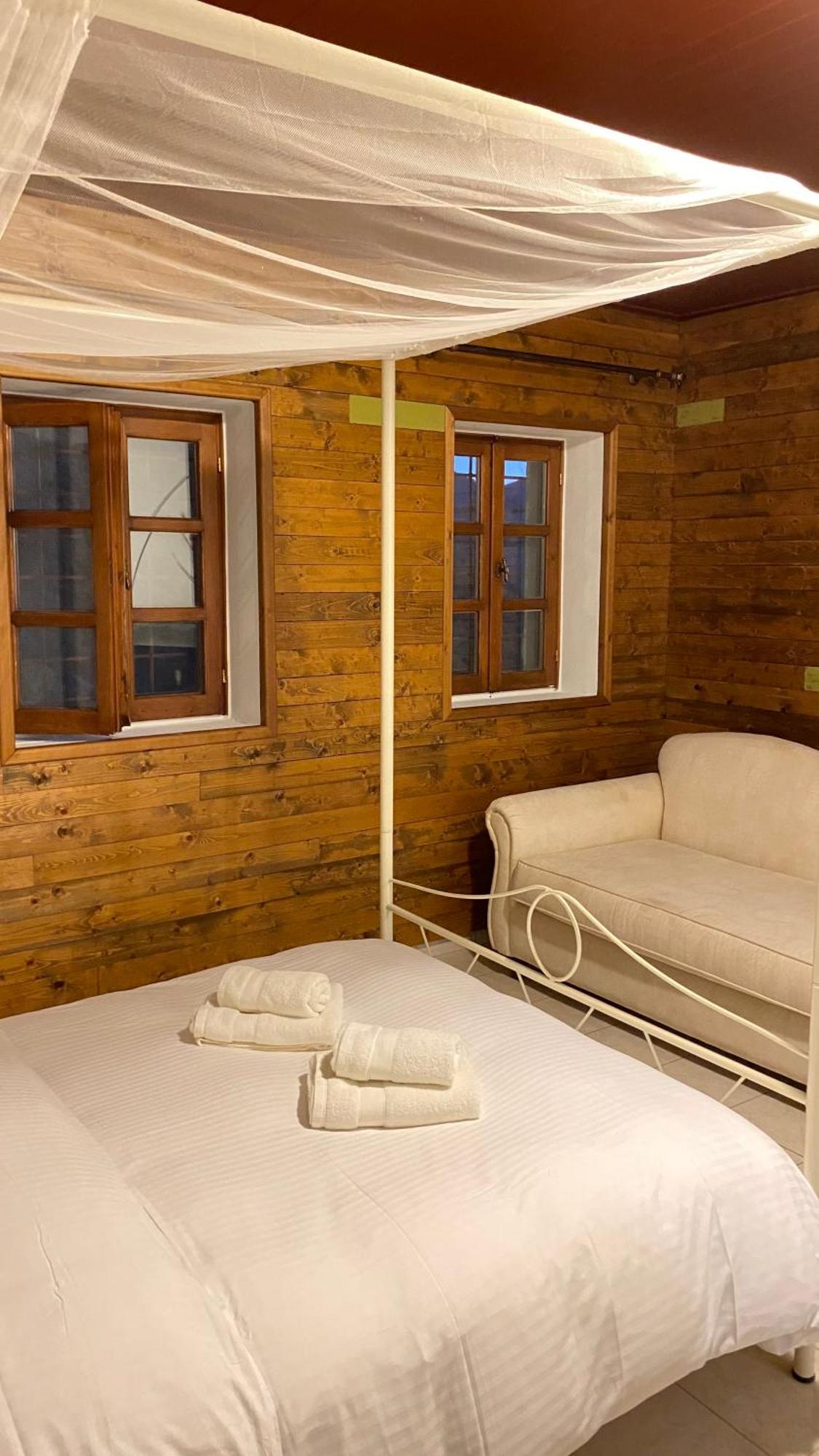 Ikojenia Traditional Lodge 帕皮康 外观 照片