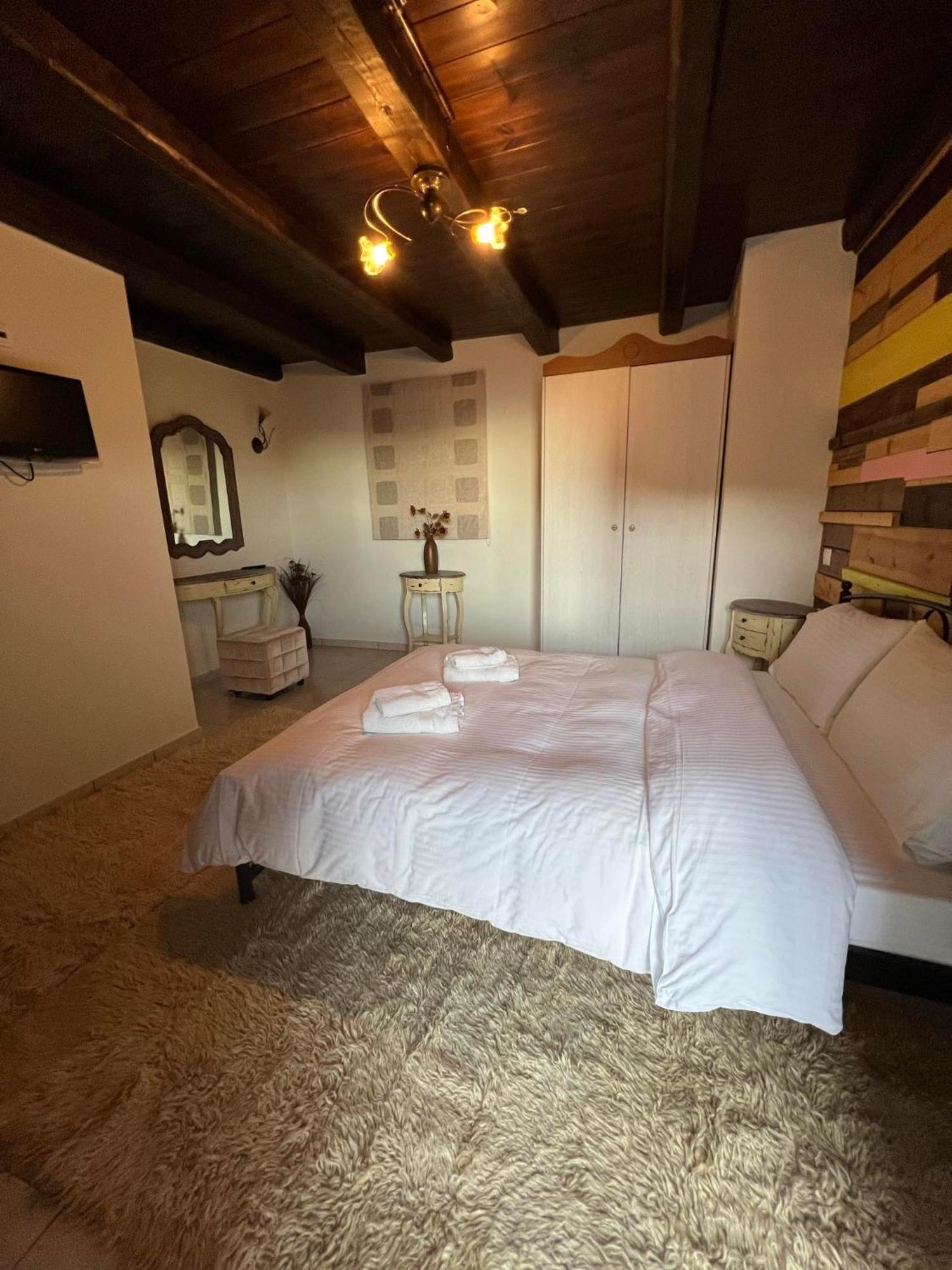 Ikojenia Traditional Lodge 帕皮康 外观 照片