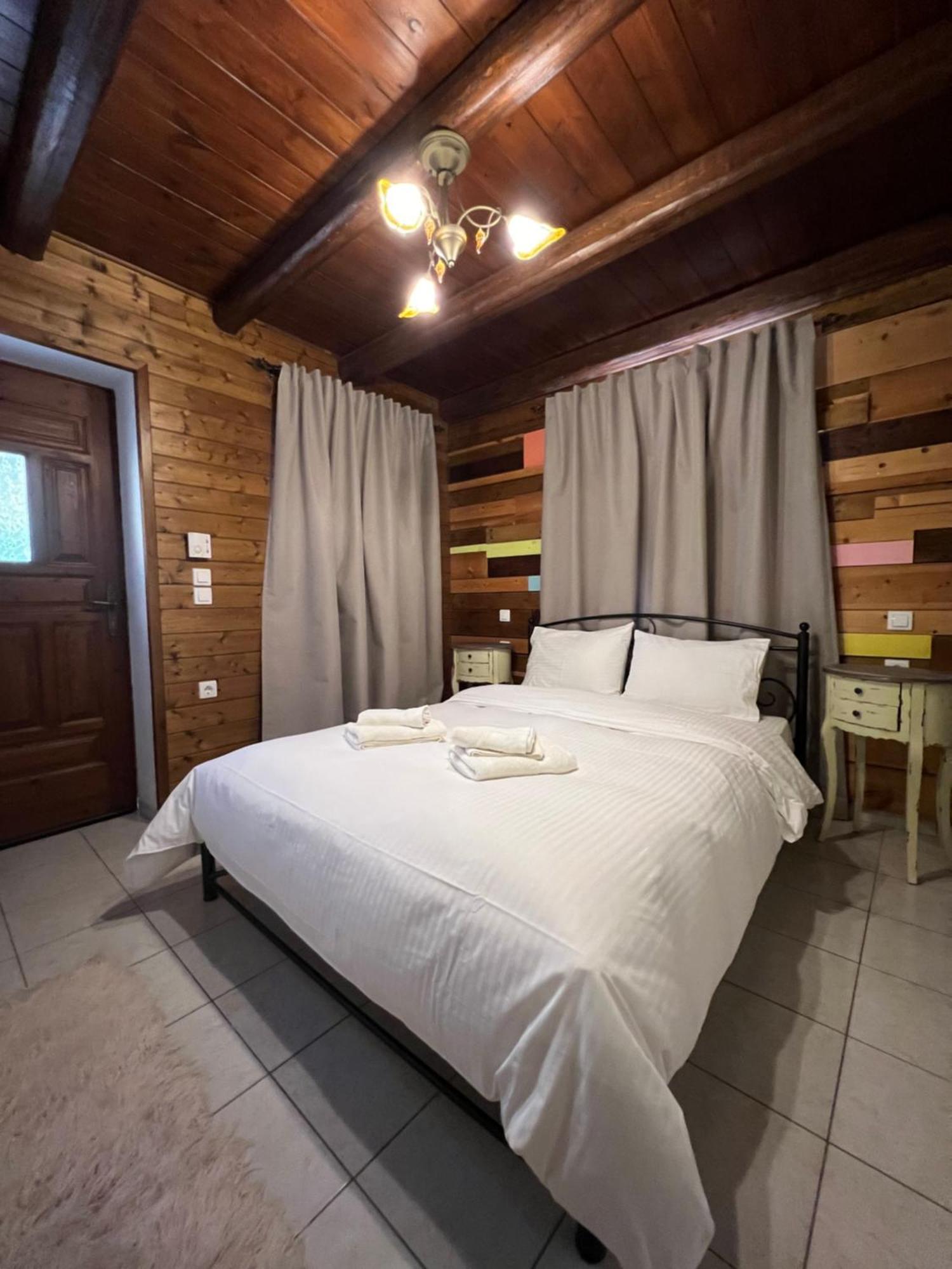 Ikojenia Traditional Lodge 帕皮康 外观 照片